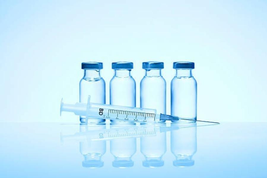 Vaccine Bottle (4) 612 406 (900x600)