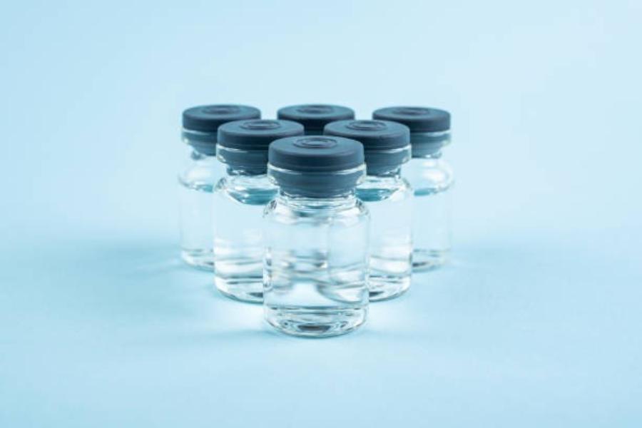 Vaccine Bottle (5) 612 408 (900x600)