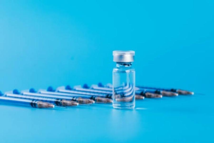 Vaccine Bottle (8) 600 388 (900x600)